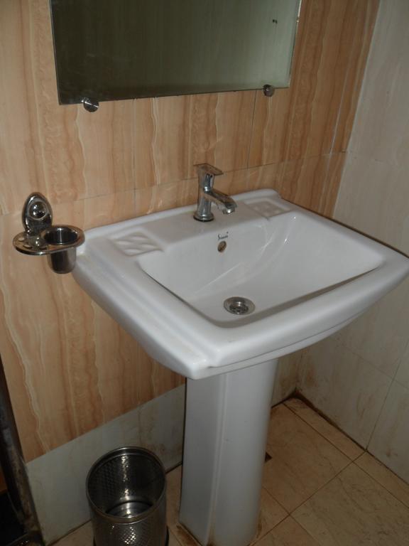 Hotel Avion Inn Ahmadábád Szoba fotó