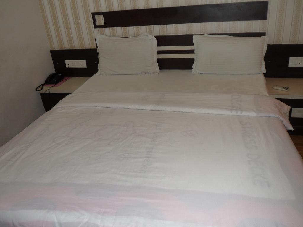 Hotel Avion Inn Ahmadábád Szoba fotó