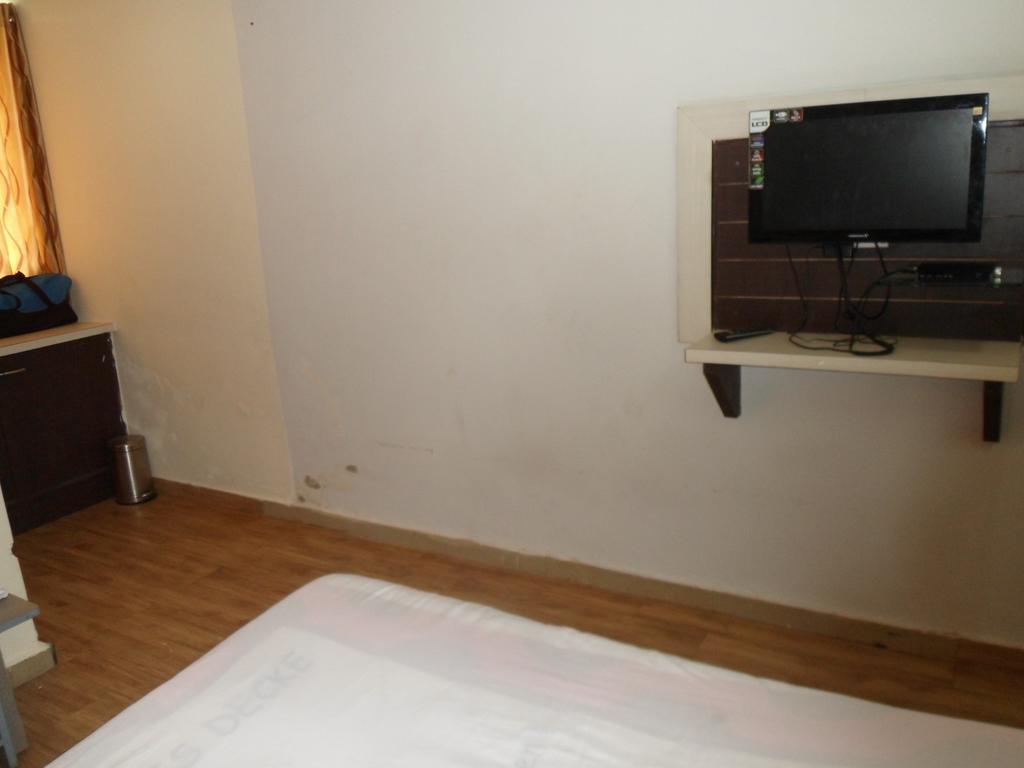 Hotel Avion Inn Ahmadábád Szoba fotó